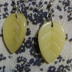 Nwt-.JADE, YELLOW EARRINGS. Leaf earrings